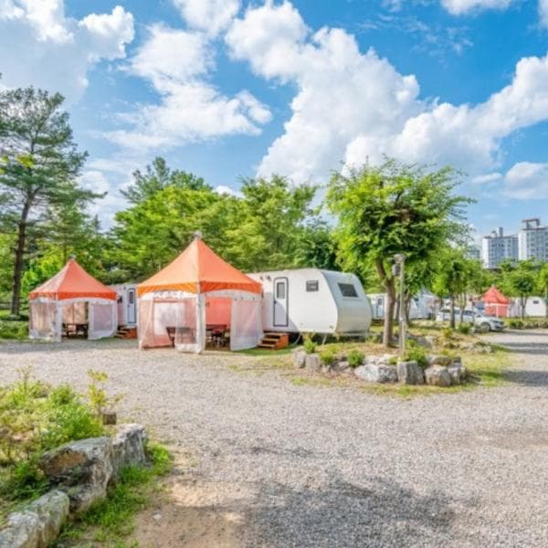 (주)놀유니버스 수원 솔내음캠핑장