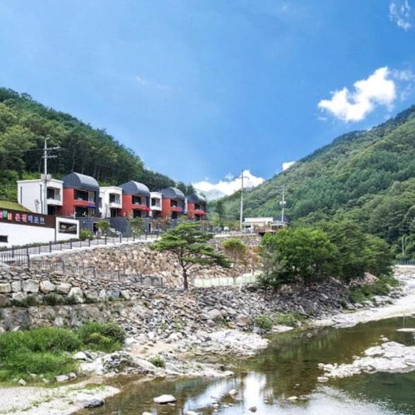 (주)놀유니버스 경기 리조트 연인산 온천 리조트 가평청평 - 최저가 120,360원