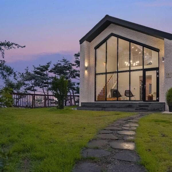(주)놀유니버스 태안 스테이21풀빌라펜션