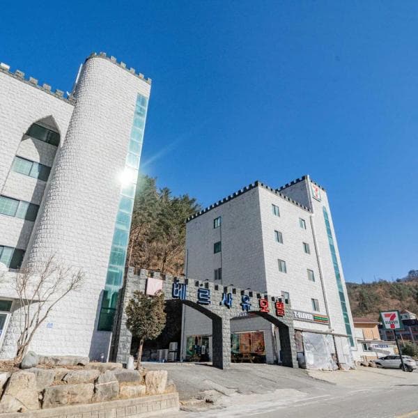 (주)놀유니버스 정선 베르사유모텔