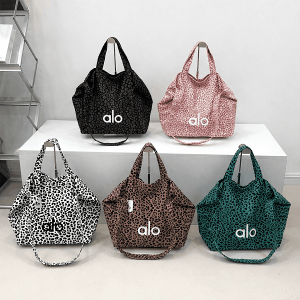 아이러브사커 Alo Yoga Leopard Print Shopper Tote Bag