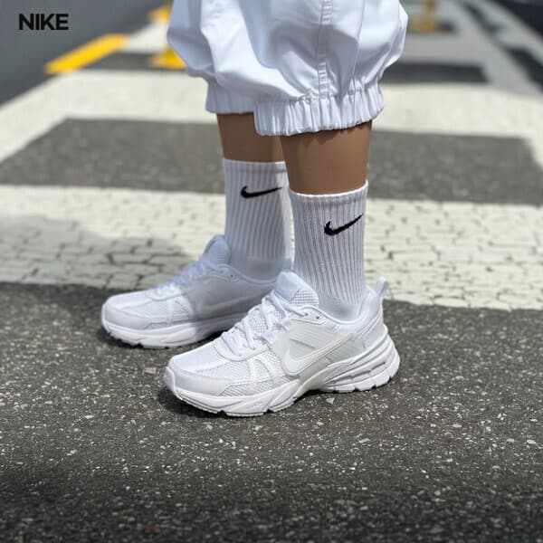 현대홈쇼핑Hmall 나이키 V2K 런 여성 런닝화 FD0736-113 - 최저가 93,760원