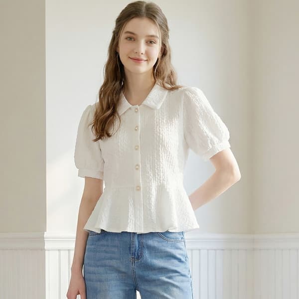 블루레이스blureiss 블루레이스 플랫카라 페플럼 엠보 블라우스_B6M1BL5781 - 최저가 23,800원