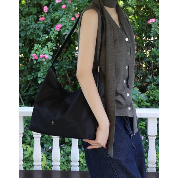 LF몰 26FW 나일론 퍼피 블랙 숄더백 HIBA6F915BK
