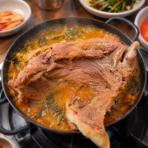 순수본가 제주 접짝뼈 감자탕 2.3kg x 2팩(총4.6kg) 살많은 왕뼈감자탕